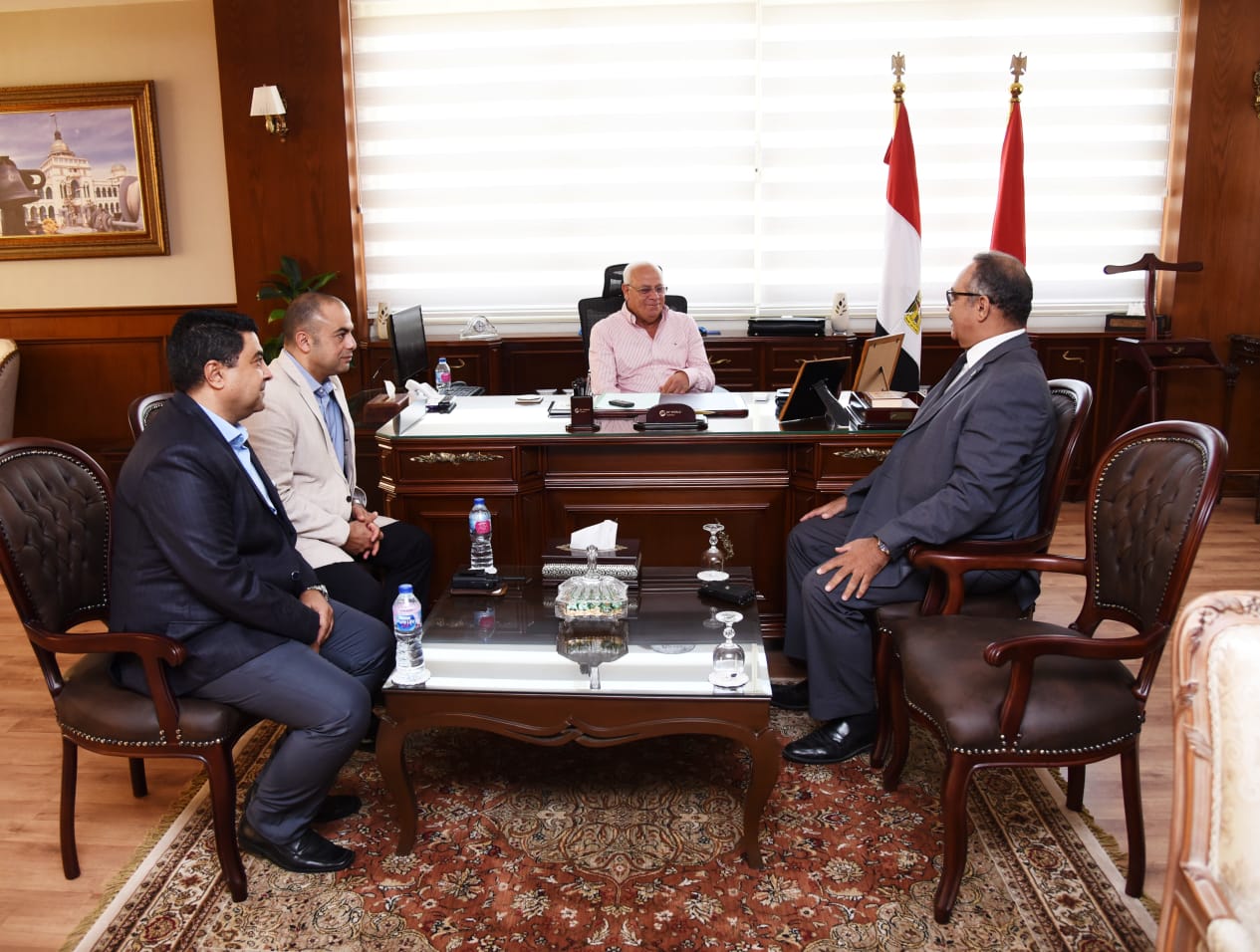 محافظ بورسعيد يستقبل رئيس مجلس إدارة شركة تاون جاس (1)