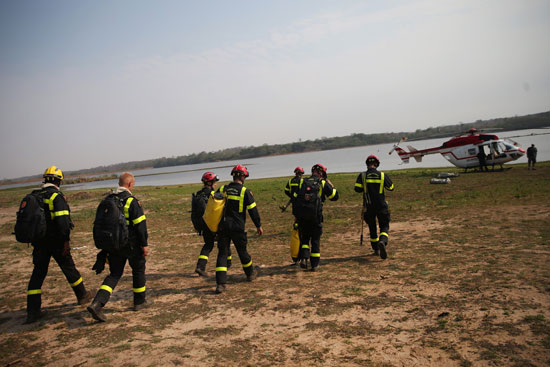 نشر رجال الإطفاء لمكافحة حرائق الغابات