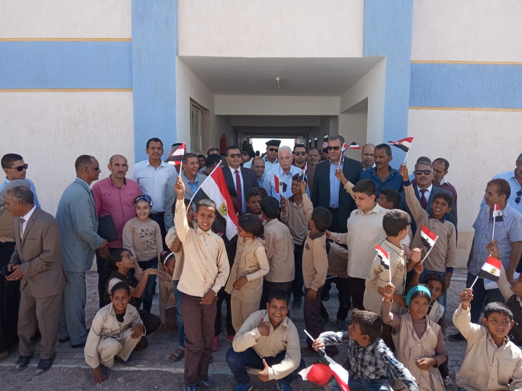 محافظ جنوب سيناء يتفقد عدد من المدارس  (1)
