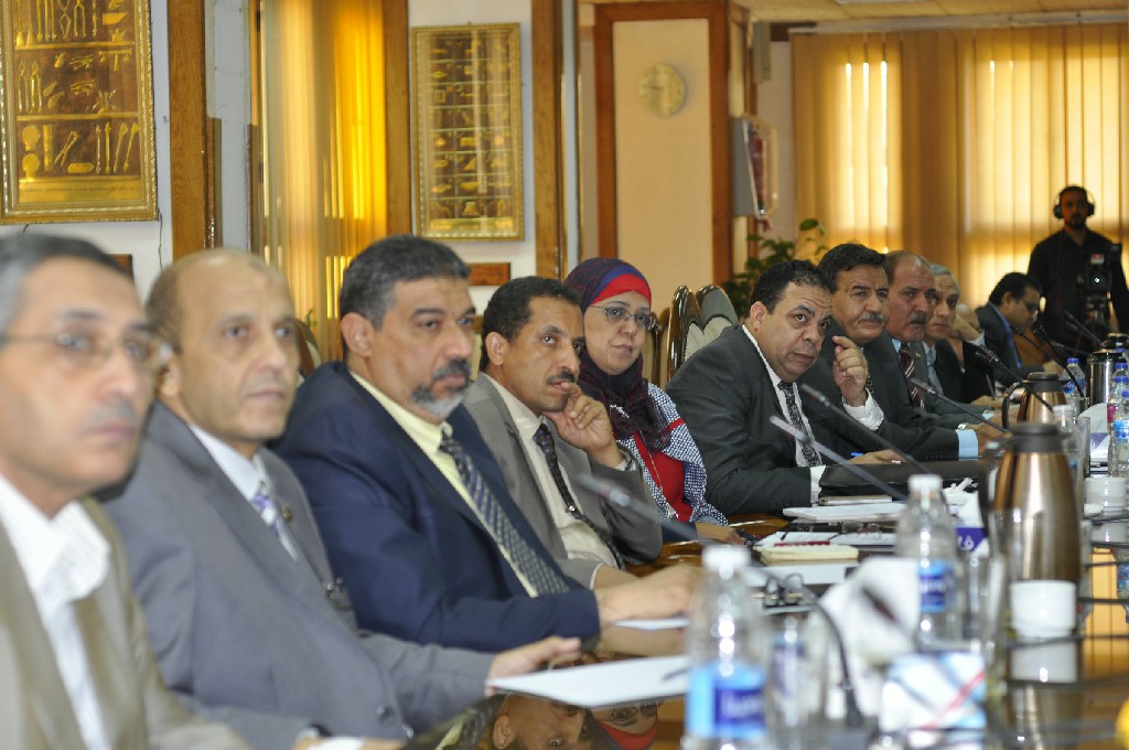 اجتماع مجلس جامعة المنيا (10)
