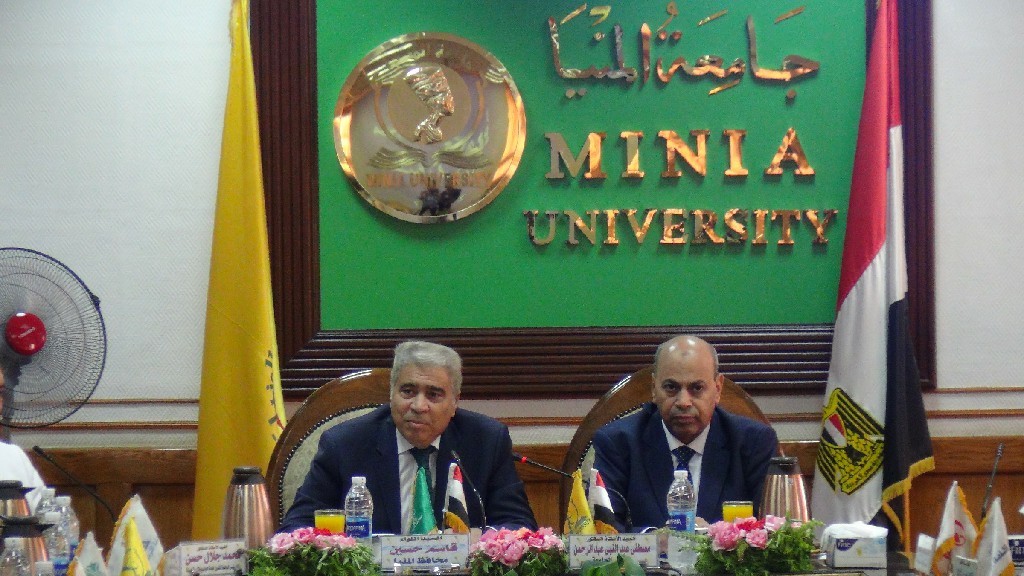اجتماع مجلس جامعة المنيا (4)