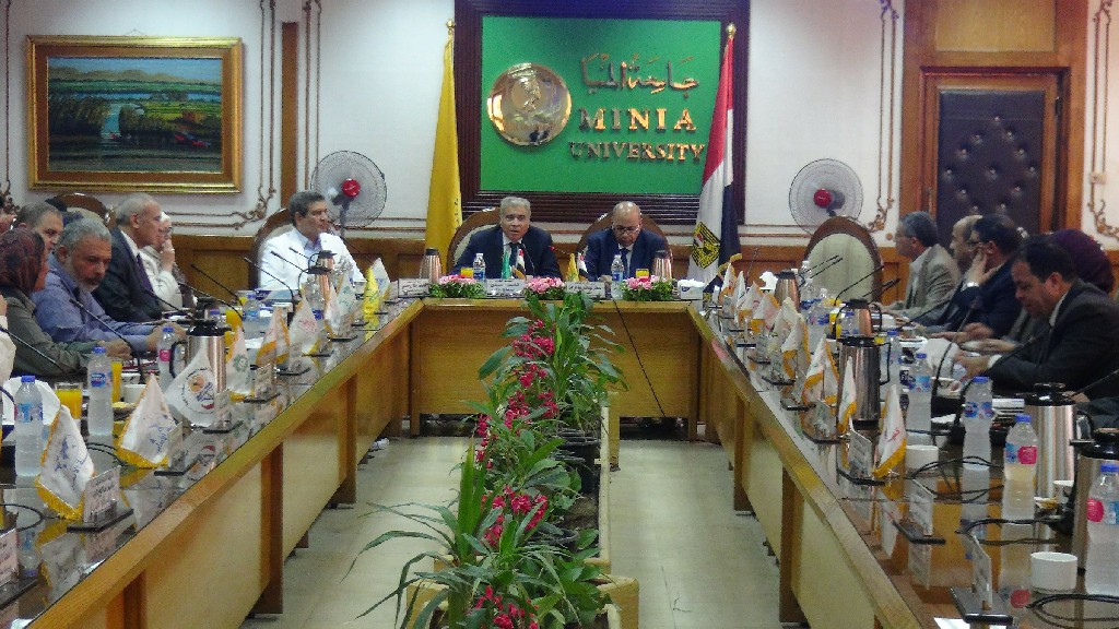 اجتماع مجلس جامعة المنيا (5)