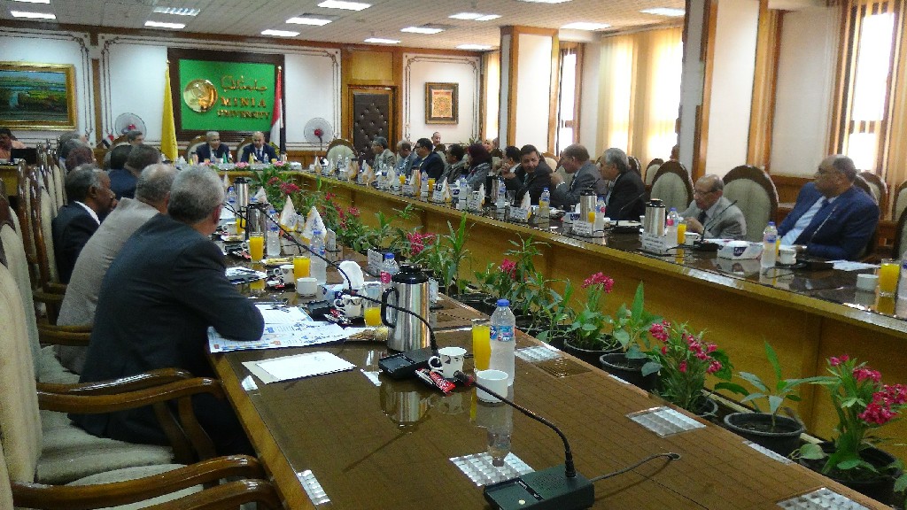 اجتماع مجلس جامعة المنيا (8)