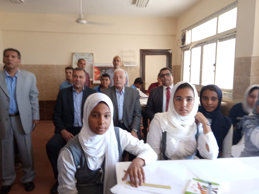 محافظ جنوب سيناء يتفقد عدد من المدارس  (7)