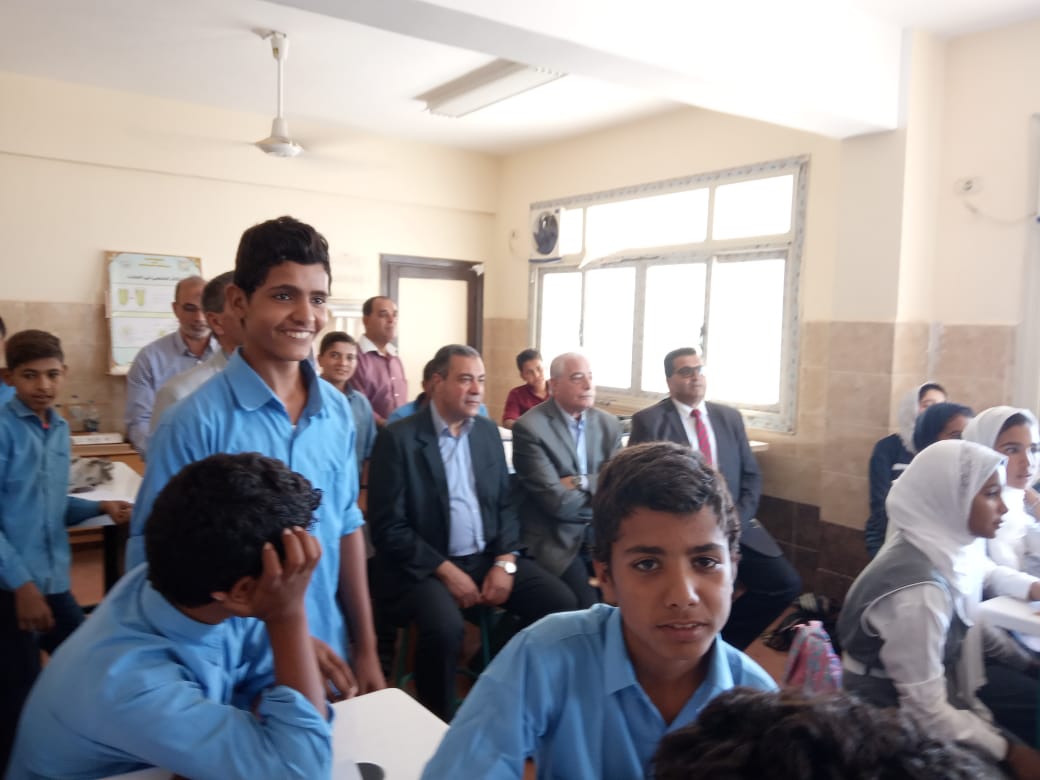 محافظ جنوب سيناء يتفقد عدد من المدارس  (3)