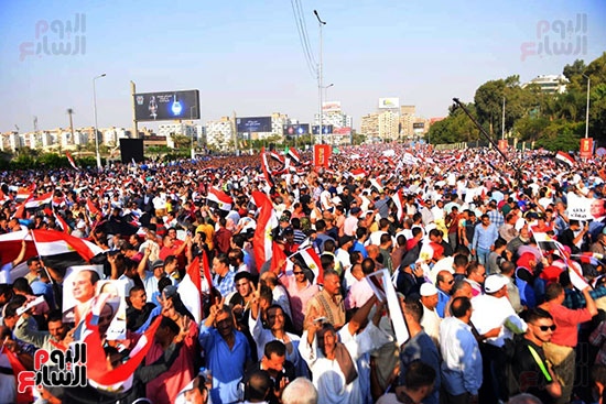 مسيرات حاشدة واحتفالات فى حب مصر أمام المنصة (37)