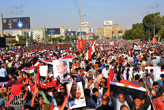 مسيرات حاشدة واحتفالات فى حب مصر أمام المنصة (33)