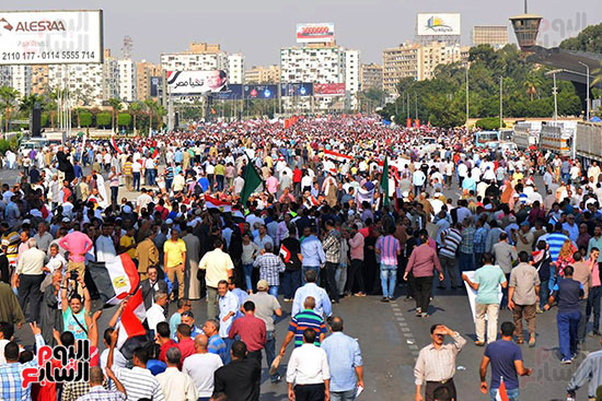 مسيرات حاشدة واحتفالات فى حب مصر أمام المنصة (12)