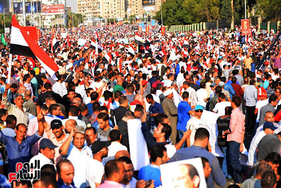مسيرات حاشدة واحتفالات فى حب مصر أمام المنصة (23)