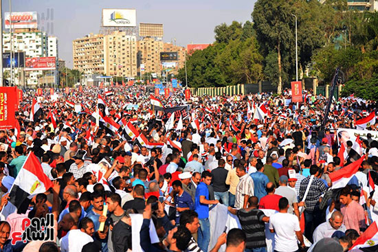 مسيرات حاشدة واحتفالات فى حب مصر أمام المنصة (38)