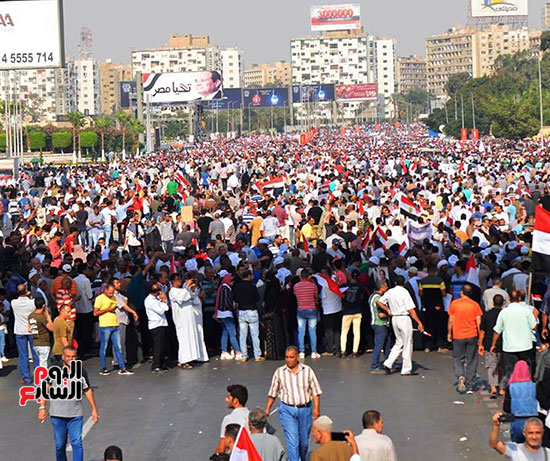 مسيرات حاشدة واحتفالات فى حب مصر أمام المنصة (10)