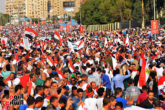 مسيرات حاشدة واحتفالات فى حب مصر أمام المنصة (15)