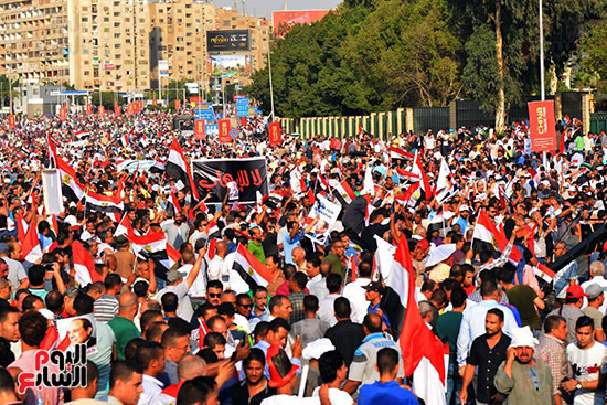 مسيرات حاشدة واحتفالات فى حب مصر أمام المنصة (22)