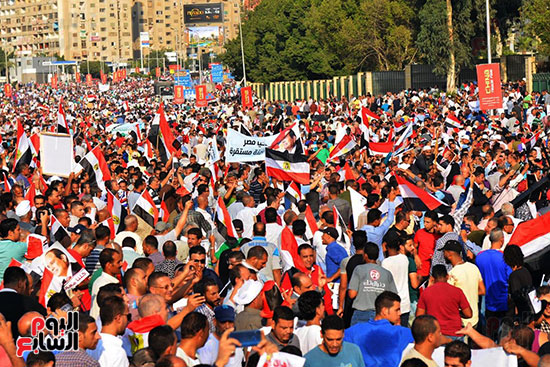 مسيرات حاشدة واحتفالات فى حب مصر أمام المنصة (31)