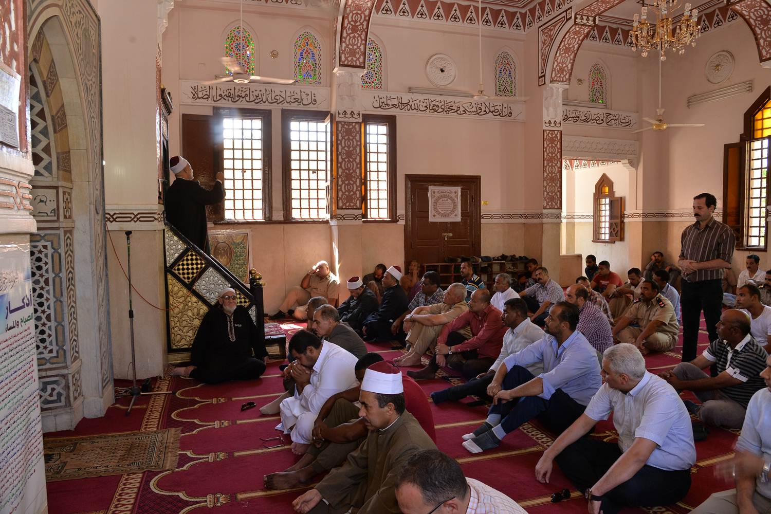 صلاة ظهر الجمعة بمسجد العزبي (3)