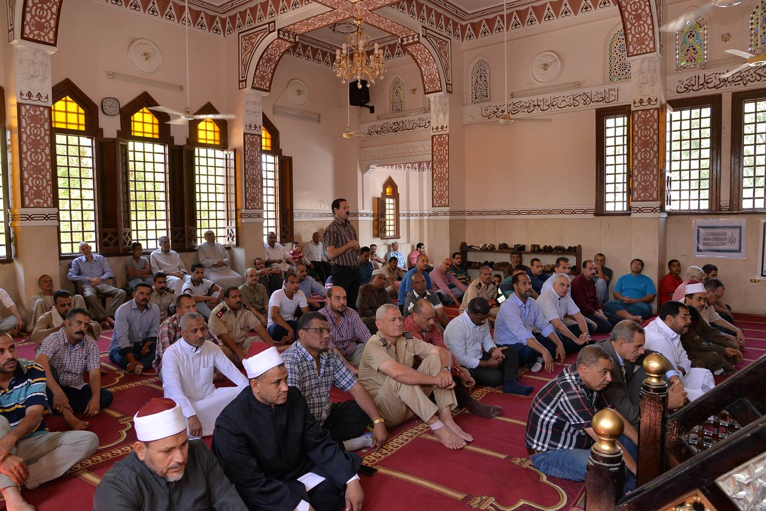 صلاة ظهر الجمعة بمسجد العزبي (4)