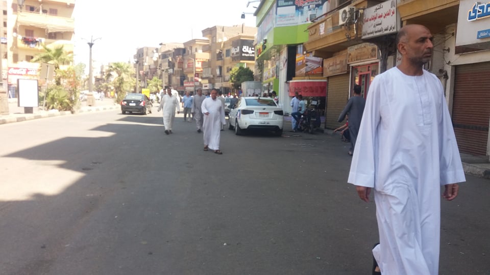 محافظ الأقصر يؤدي صلاة الجمعة بمدينة الطود (4)