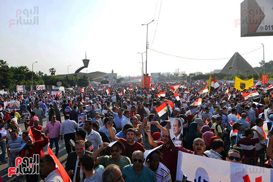مسيرات حاشدة واحتفالات فى حب مصر أمام المنصة (39)