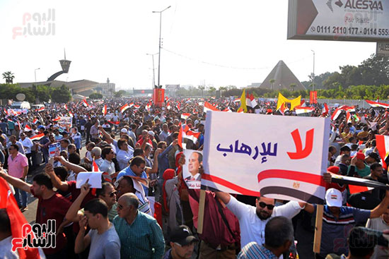 مسيرات حاشدة واحتفالات فى حب مصر أمام المنصة (13)