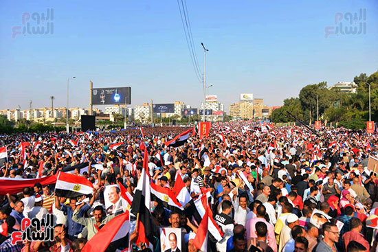 مسيرات حاشدة واحتفالات فى حب مصر أمام المنصة (16)