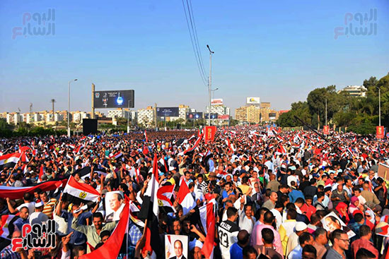 مسيرات حاشدة واحتفالات فى حب مصر أمام المنصة (19)