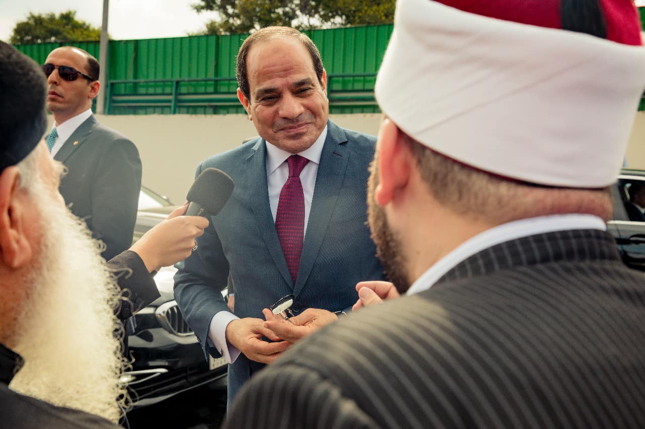 الرئيس السيسى مع المواطنين