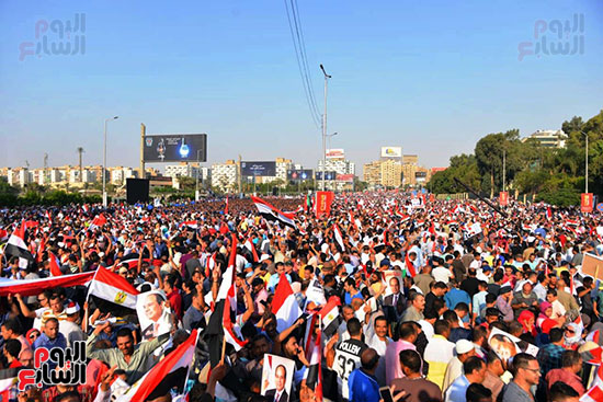 مسيرات حاشدة واحتفالات فى حب مصر أمام المنصة (17)