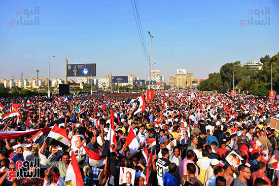 مسيرات حاشدة واحتفالات فى حب مصر أمام المنصة (30)