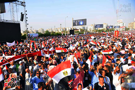 مسيرات حاشدة واحتفالات فى حب مصر أمام المنصة (35)