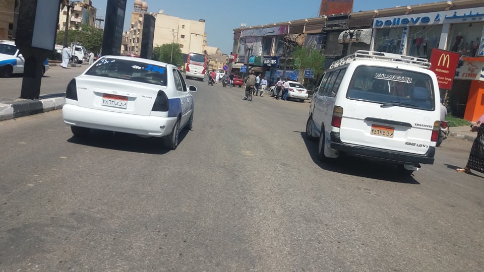 محافظ الأقصر يؤدي صلاة الجمعة بمدينة الطود (7)