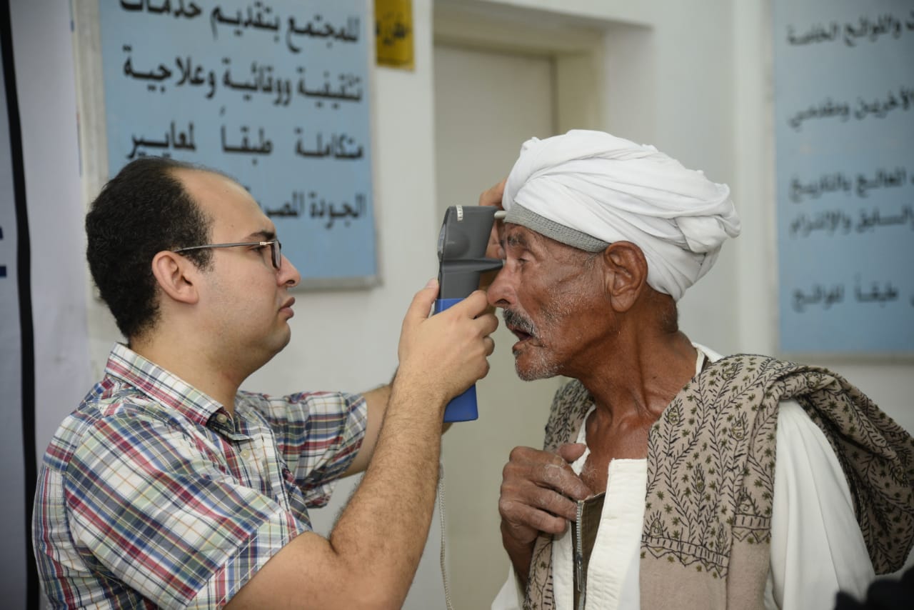 مبادرة للكشف عن العيون بسوهاج (2)