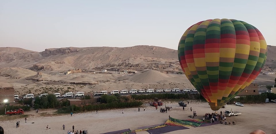 سماء الأقصر تشهد تحليق 27 رحلة بالون تقل 930 سائح أجنبي خلال 48 ساعة (9)