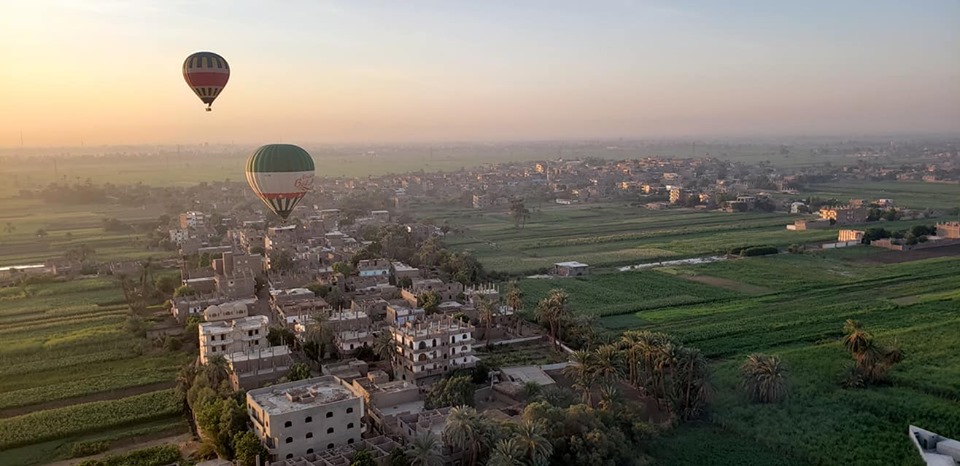 سماء الأقصر تشهد تحليق 27 رحلة بالون تقل 930 سائح أجنبي خلال 48 ساعة (3)