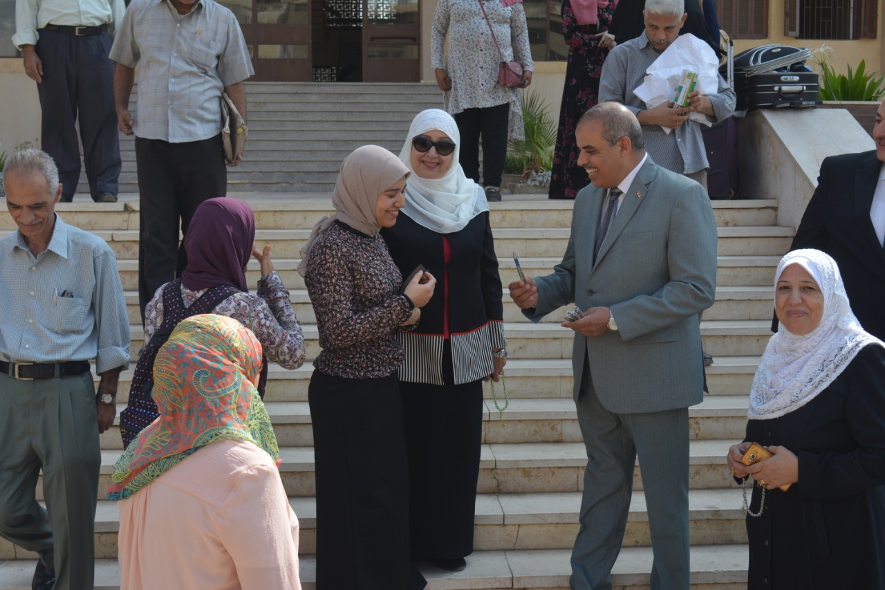 رئيس جامعة الأزهر يفاجئ المدينة الجامعية للطالبات صباح اليوم 