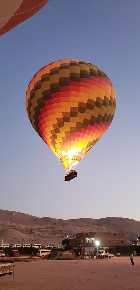 سماء الأقصر تشهد تحليق 27 رحلة بالون تقل 930 سائح أجنبي خلال 48 ساعة (5)