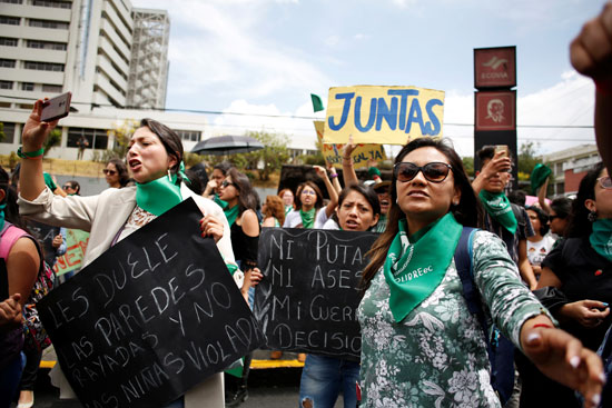 احتجاجات لتشريع الإجهاض فى الإكوادور