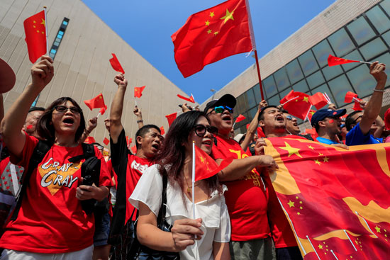 حشود مؤيدة للصين فى هونج كونج