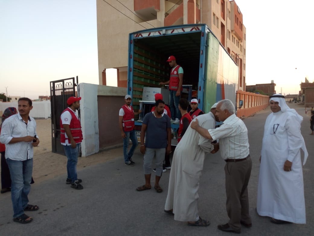 توزيع مساعدات الهلال الأحمر على أهالى شمال سيناء (3)