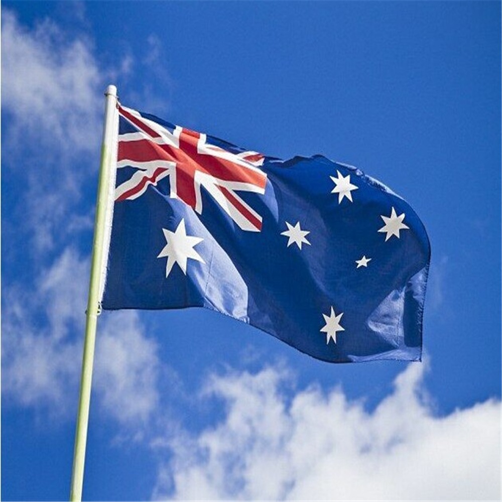 العلم الاسترالى يرفرف فى سماء القارة