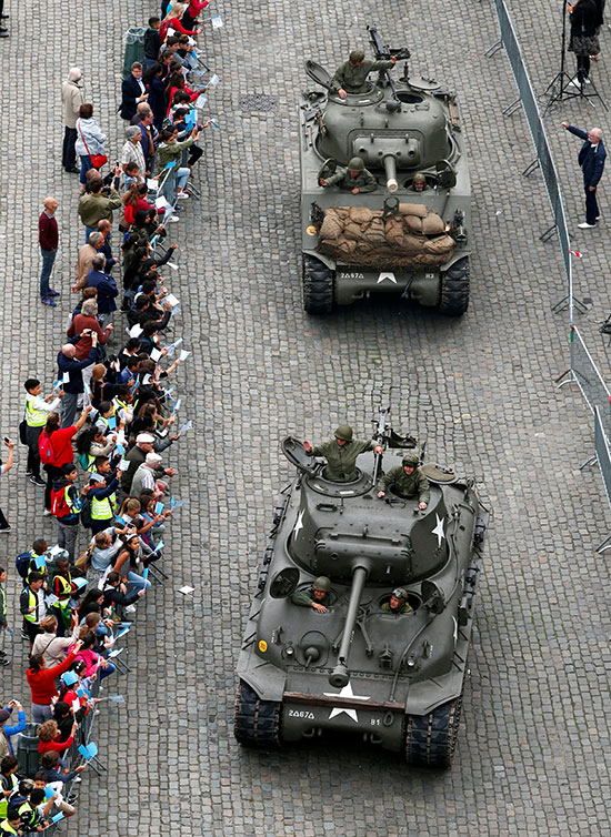 عدد من الدبابات تدخل العاصمة بروكسيل