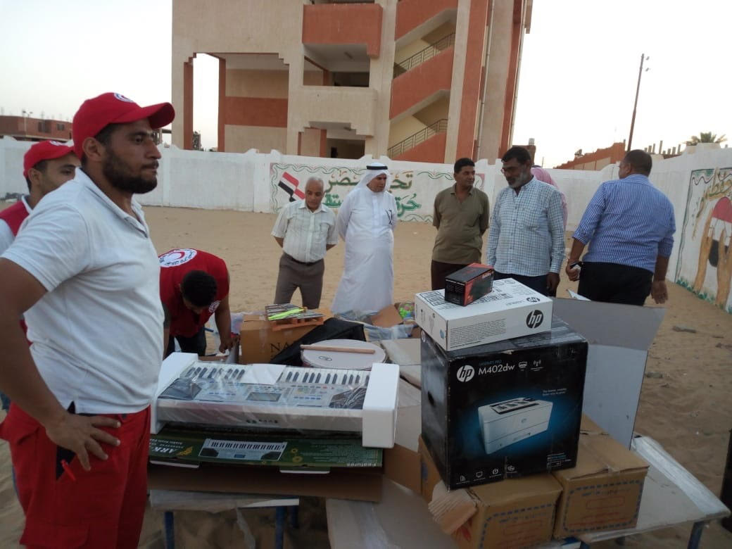 توزيع مساعدات الهلال الأحمر على أهالى شمال سيناء (1)
