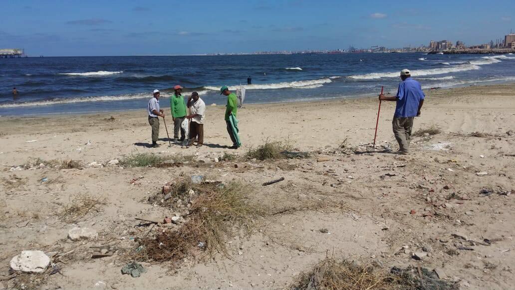 حملة لنظافة الشاطئ