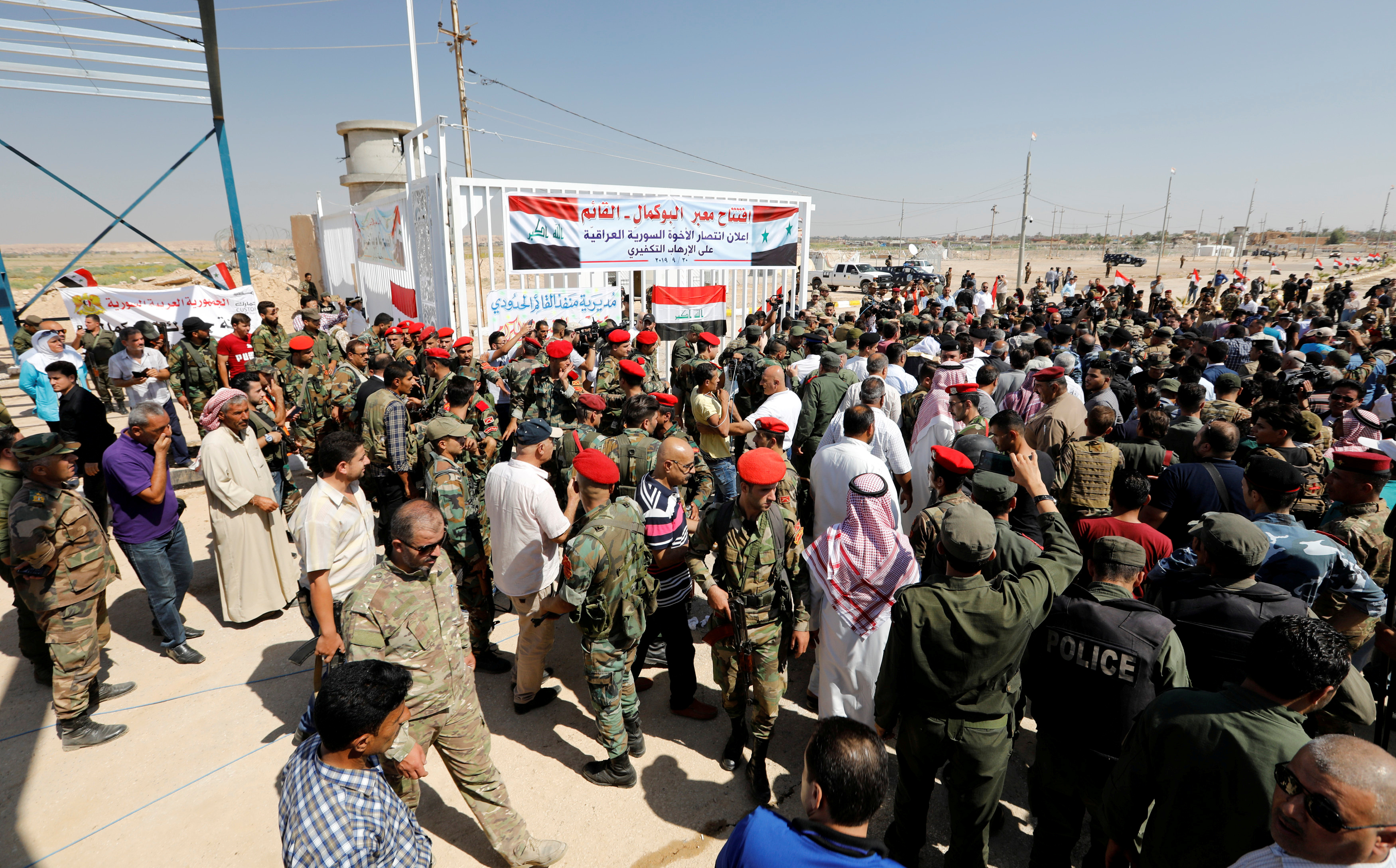 القوات السورية عند المعبر الحدودي العراقي السوري في القائم