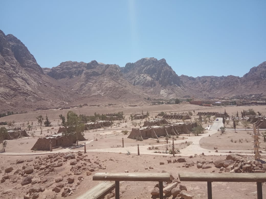 محافظ جنوب سيناء يتفقد متحف السادات (3)
