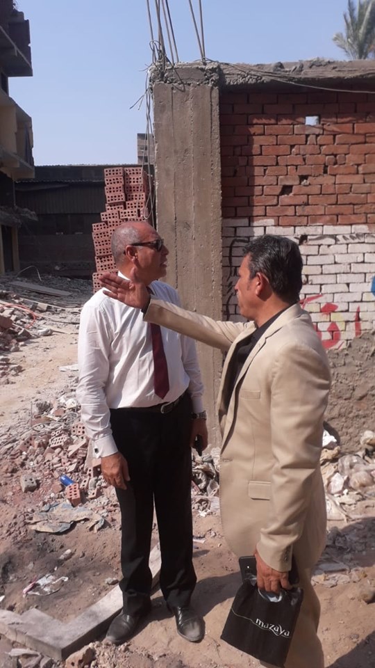 نائب محافظ القاهرة ورئيس الحى يتابعان أعمال الإزالة