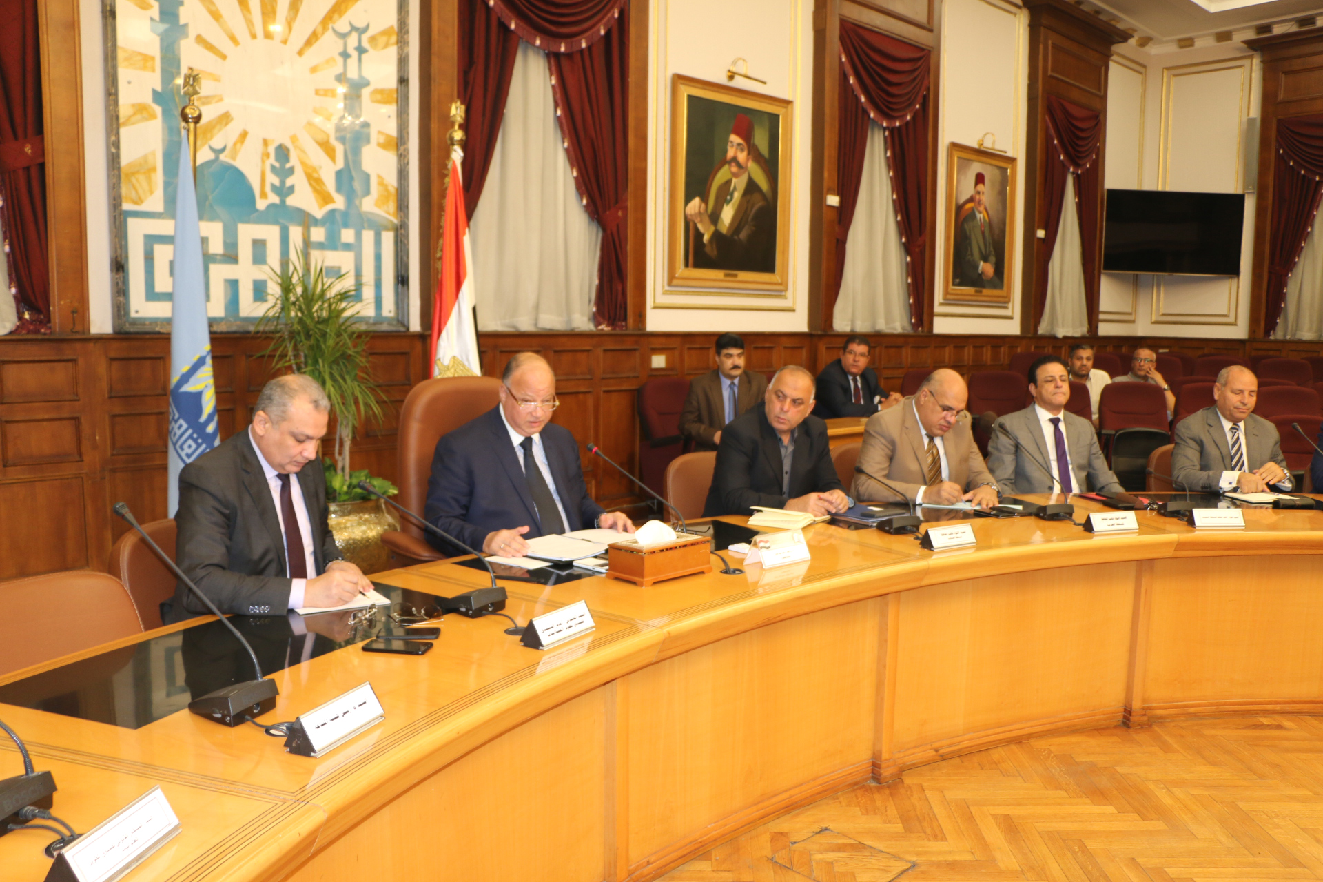 اجتماع محافظ القاهرة مع مدير صندوق تطوير العشوائيات  (1)