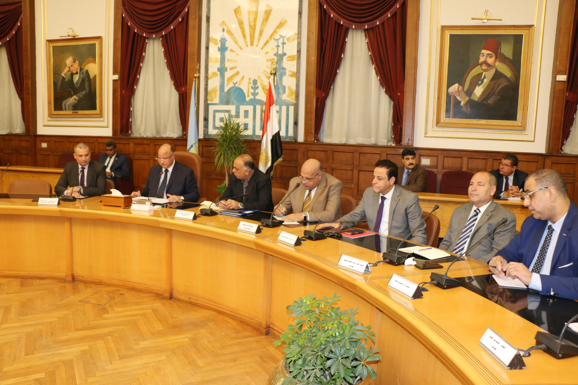 اجتماع محافظ القاهرة مع مدير صندوق تطوير العشوائيات  (3)