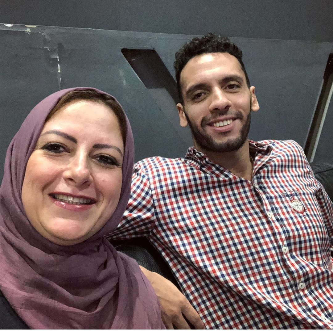 أحمد أكرم ووالدته 3