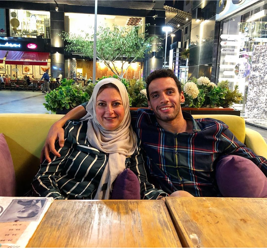أحمد أكرم و ووالدته