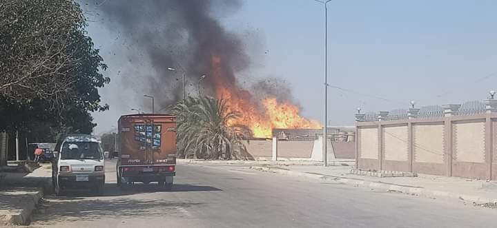 حريق بالمنطقة الصناعية الثالثة بمخزن كرتون بالإسكندرية (1)